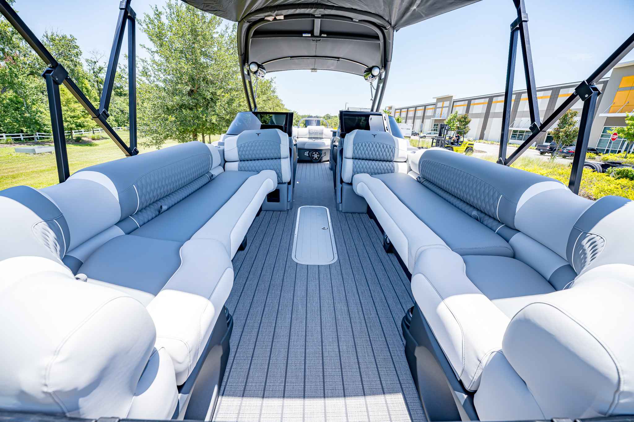 2025 Tahoe Pontoon Grand LTD 27′ Elite Windshield (TA-0012)