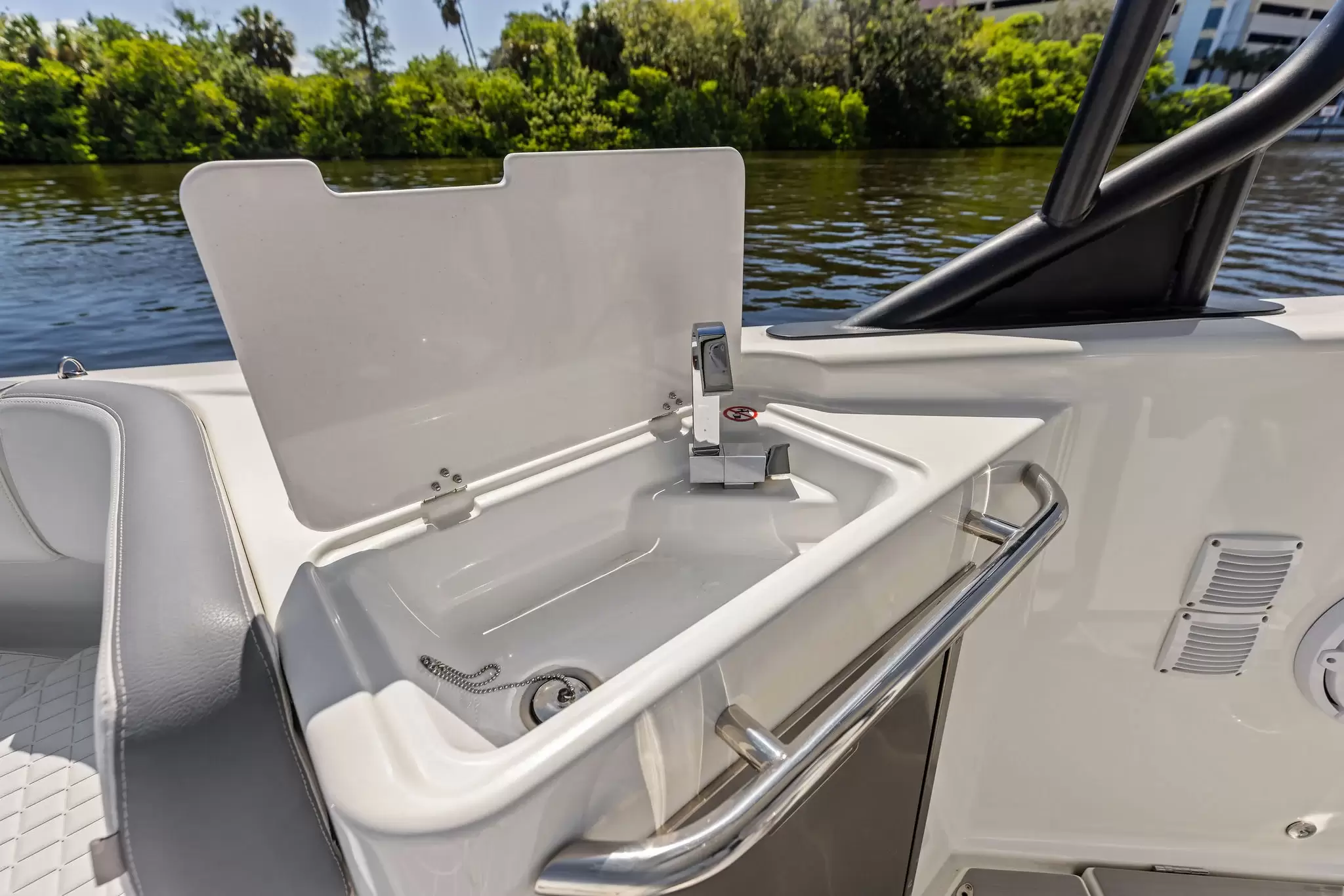 2025 Wellcraft 38 T-Top (WC-UM38) photo 11